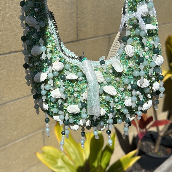 Viral green fringe seashell beaded made in India shoulder bag - Picture 4 of 10